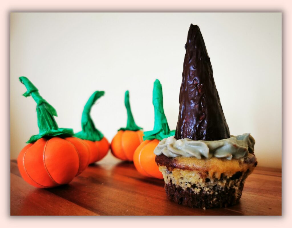 Halloweenowe muffinki – kapelusz wiedźmy