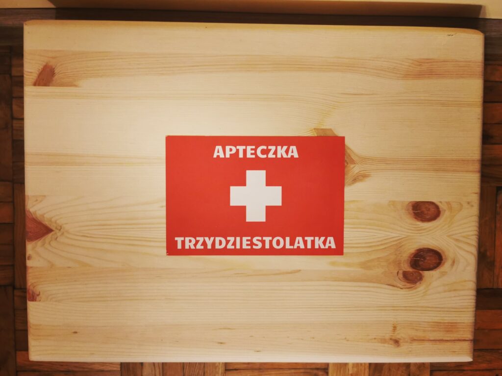 Apteczka trzydziestolatka - zabawny prezent DIY na 30. urodziny